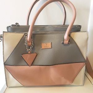 GUESS Purse - Like New